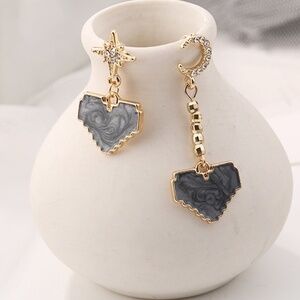 *NOVALIE* Gold x Gray Pixel Heart Design Earrings